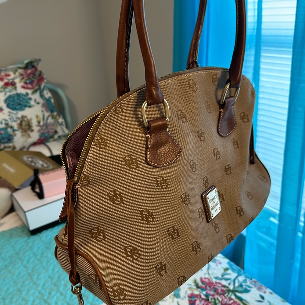 Dooney and Bourke GUC k6998671
